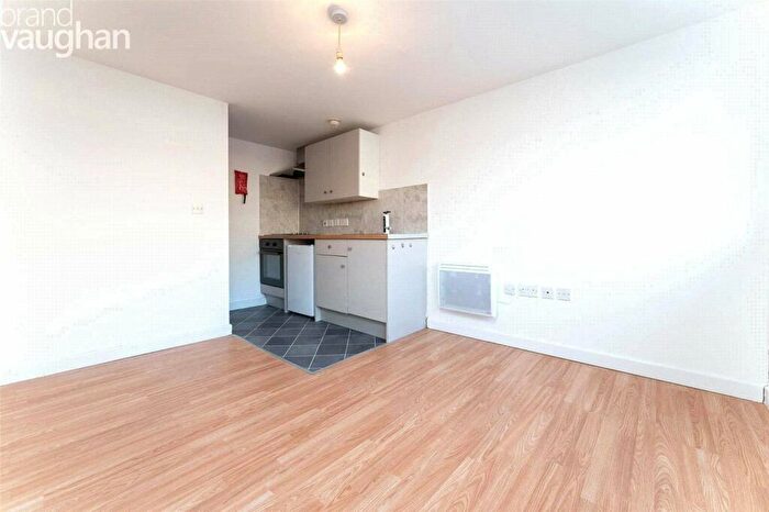 Flat To Rent In Railway Road, Newhaven, East Sussex, BN9