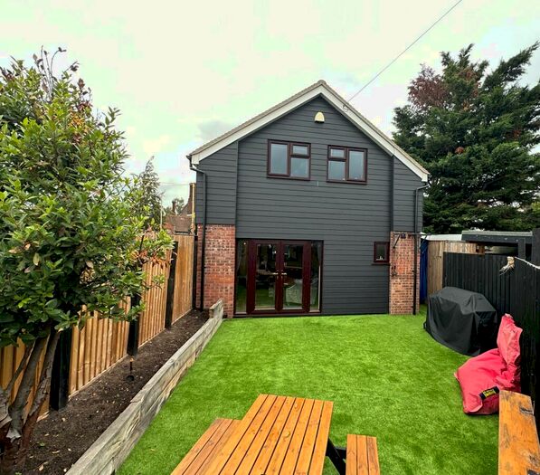 2 Bedroom Detached House To Rent In Milton Road, CB4