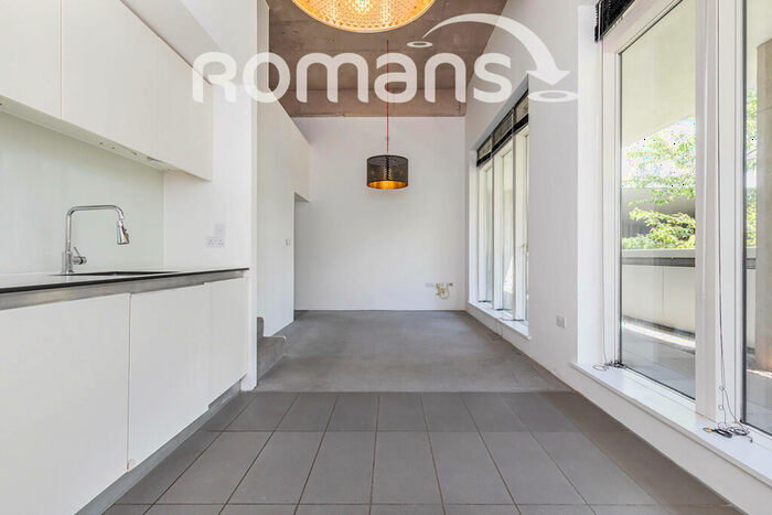 2 Bedroom Apartment To Rent In Lake Shore Drive, Bristol, BS13