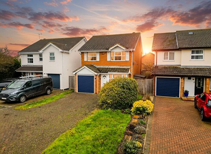 3 Bedroom Detached House For Sale In Evans Close, Aylesbury, HP21