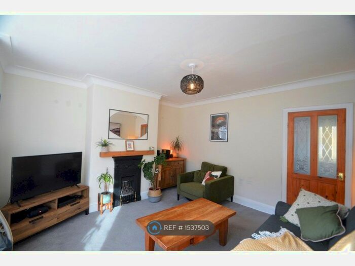 3 Bedroom Terraced House To Rent In Norman Mount, Leeds, LS5