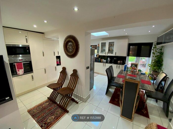 5 Bedroom Semi-Detached House To Rent In Rougemont Avenue, Morden, SM4