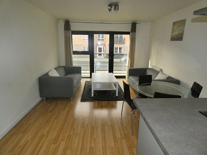 2 Bedroom Flat To Rent In Windsor Court, Mostyn Grove, London, E3