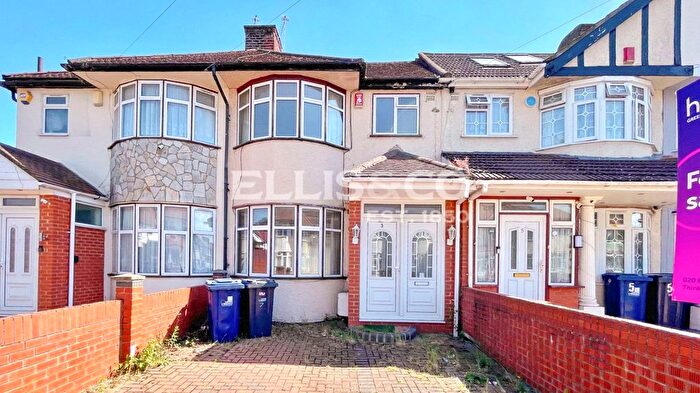 3 Bedroom Terraced House For Sale In Windermere Road, Southall, UB1