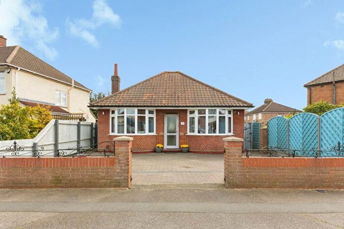 3 Bedroom Detached Bungalow For Sale In Mildmay Road, Ipswich, IP3