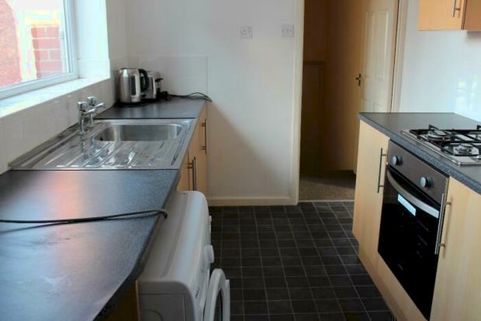 4 Bedroom Maisonette To Rent In Simonside Terrace, Newcastle Upon Tyne, NE6