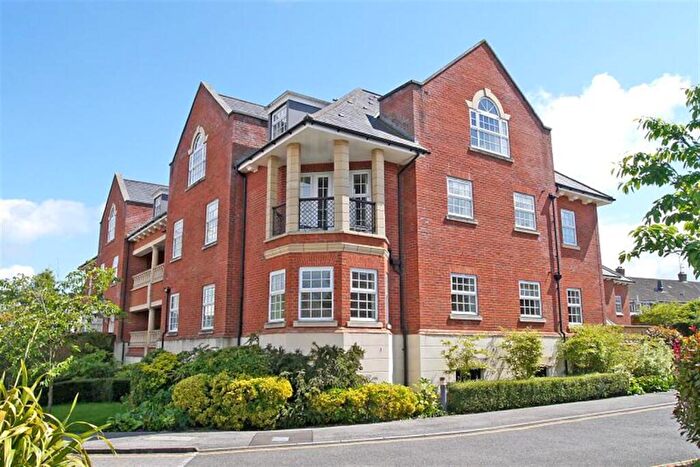 2 Bedroom Apartment To Rent In Potters Place, Horsham, RH12