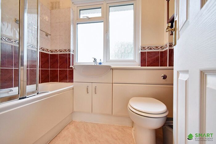 3 Bedroom Bungalow For Sale In Topsham Road, Exeter, EX2