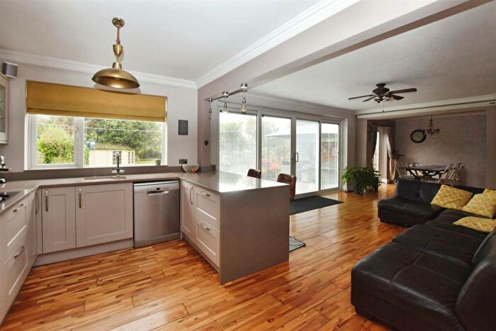 5 Bedroom Detached House For Sale In Derrymore Road, Willerby, HU10