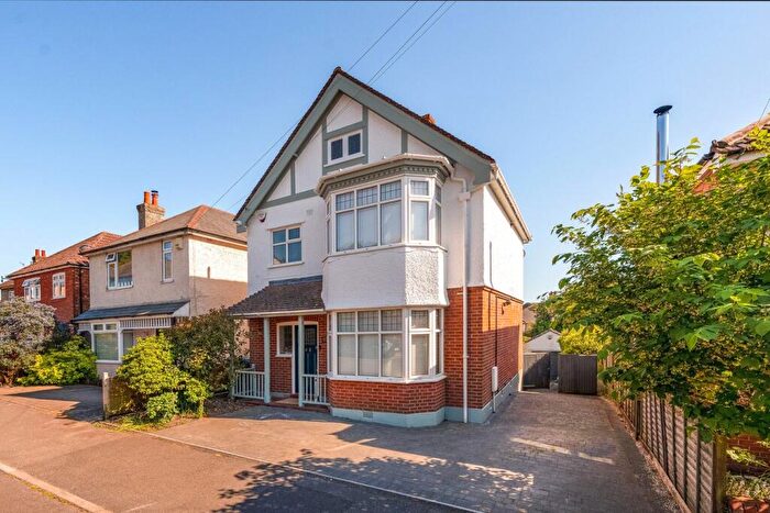 3 Bedroom Detached House For Sale In Queens Road, Poole, BH14