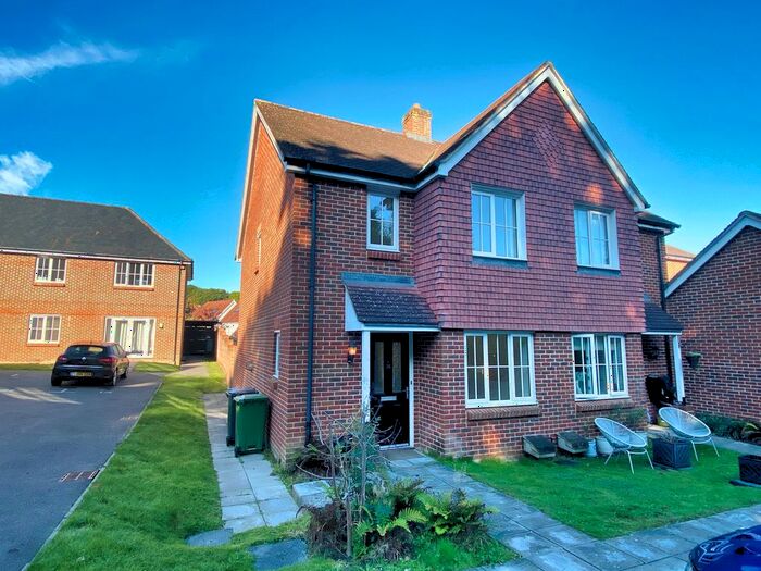 2 Bedroom Semi-Detached House To Rent In The Spinney, Uckfield, TN22