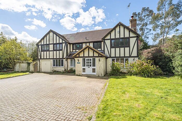 5 Bedroom Detached House For Sale In Blackhouse Road, Colgate, RH13