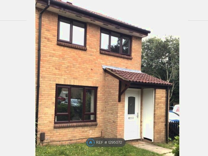 3 Bedroom Semi-Detached House To Rent In Gatcombe, Netley Abbey, Southampton, SO31