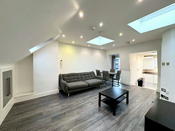 3 Bedroom Flat To Rent In Shakespeare Road, Herne Hill, SE24