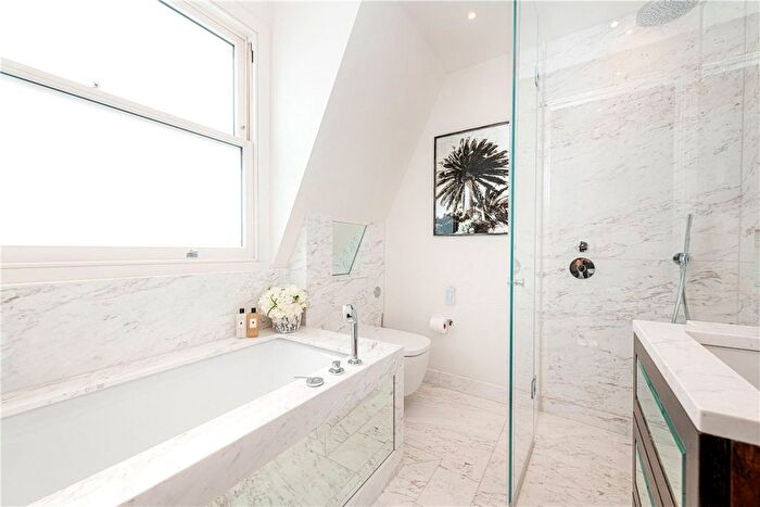 3 Bedroom Flat To Rent In Prince Of Wales Terrace, London, W8