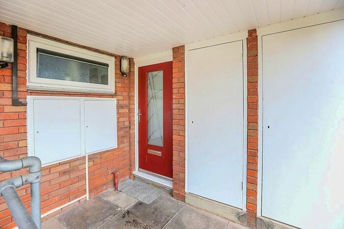 1 Bedroom Flat To Rent In Kingsclere Walk, Wolverhampton, West Midlands, WV4