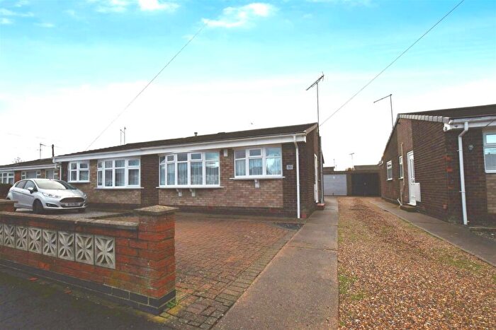2 Bedroom Semi-Detached Bungalow For Sale In Winchester Close, Hull, HU9