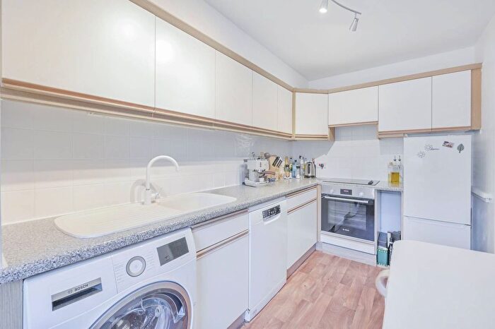 1 Bedroom Flat To Rent In Elm Park Gardens, Chelsea, London, SW10
