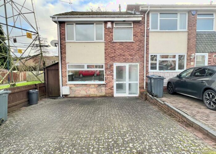3 Bedroom End Of Terrace House To Rent In Clover Drive, Birmingham, B32