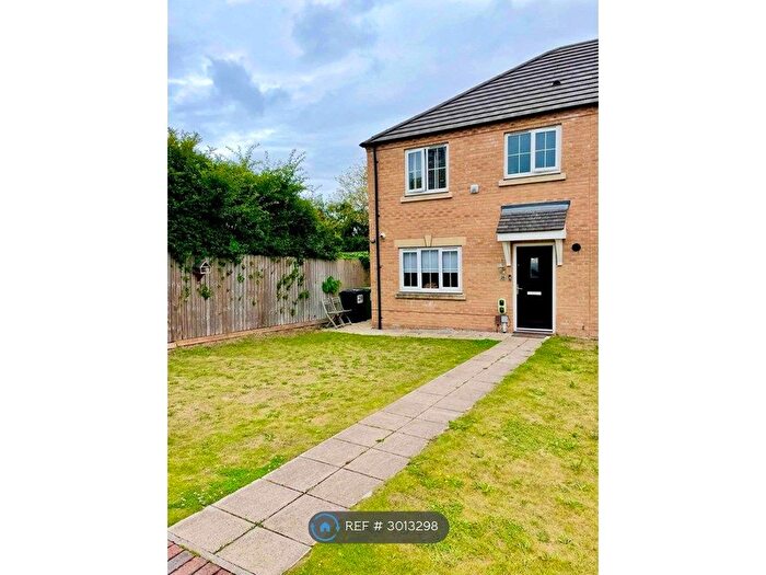 3 Bedroom Semi Detached House To Rent In Oak Tree Grove, Leeds, LS9