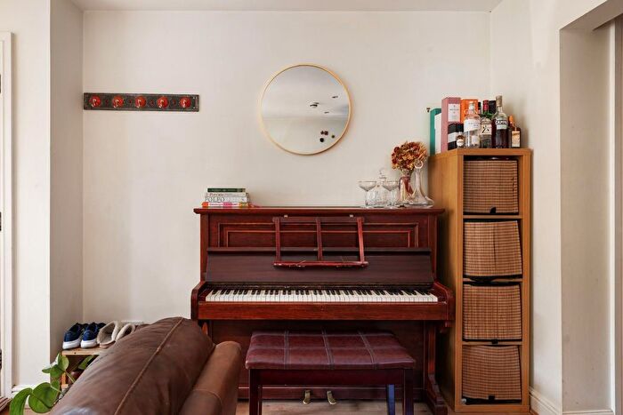 2 Bedroom Flat For Sale In Maple Road, Horfield, BS7