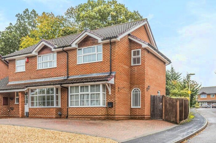 2 Bedroom Property To Rent In Bloomsbury Way, Blackwater, Camberley, GU17