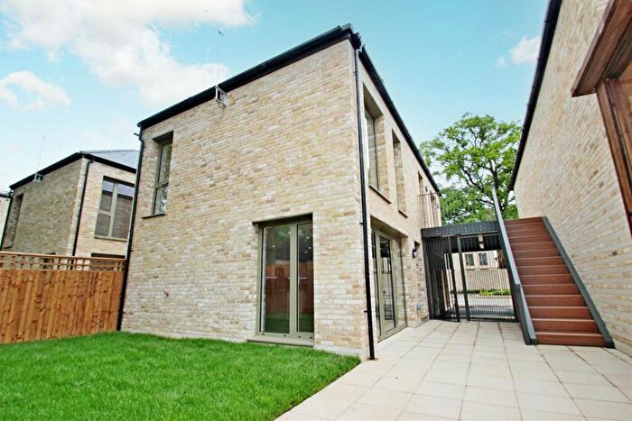 3 Bedroom Detached House To Rent In Farnsworth Drive, Edgware, HA8