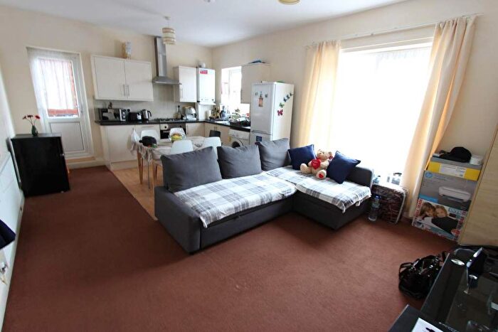 2 Bedroom Flat To Rent In Cockfosters Road, Barnet, EN4