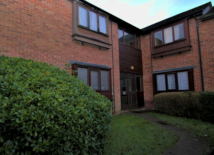 Studio To Rent In Chinook, Colchester CO4