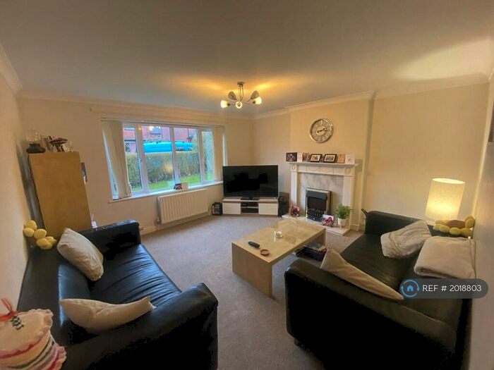 2 Bedroom Flat To Rent In Drummond Avenue, Leeds, LS16