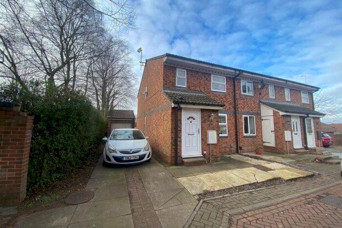 2 Bedroom Property To Rent In Woodbridge Close, Wakefield, WF1