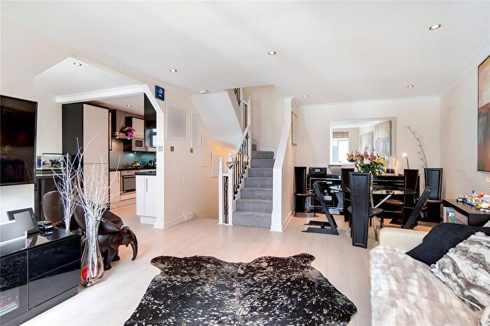 3 Bedroom Detached House To Rent In Princes Yard, London, W11
