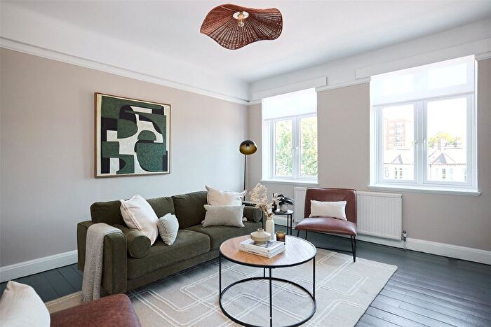 3 Bedroom Flat For Sale In Brixton Hill, London, SW2