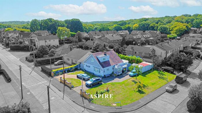 4 Bedroom Detached House For Sale In Video Presentation Inside - Woodlands Road, Hockley, SS5