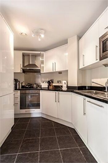 1 Bedroom Flat To Rent In Great Suffolk Street, London, SE1