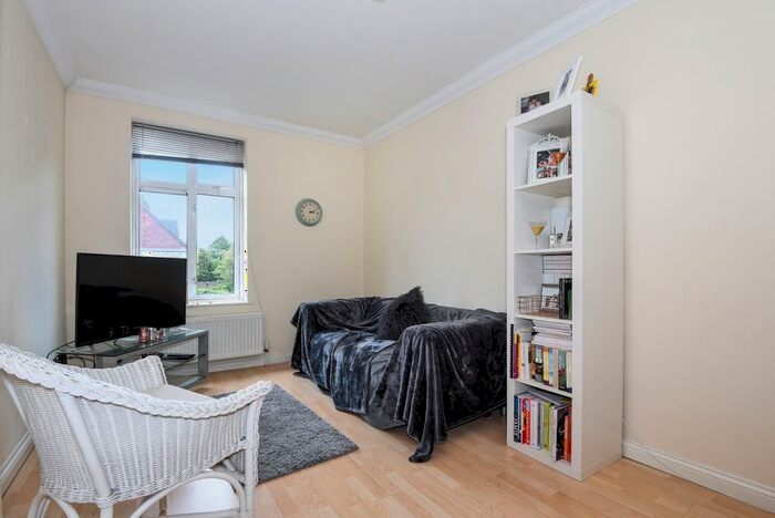 1 Bedroom Flat To Rent In High Street, Rickmansworth, WD3