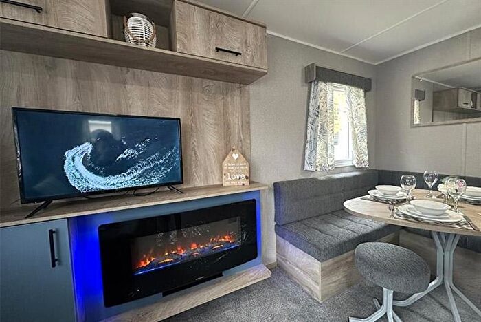 2 Bedroom Park Home For Sale In Sleaford Road, Tattershall, Lincoln, LN4