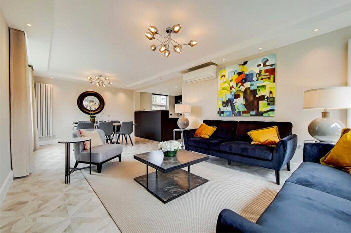 3 Bedroom Apartment To Rent In St. Johns Wood Park, London, NW8