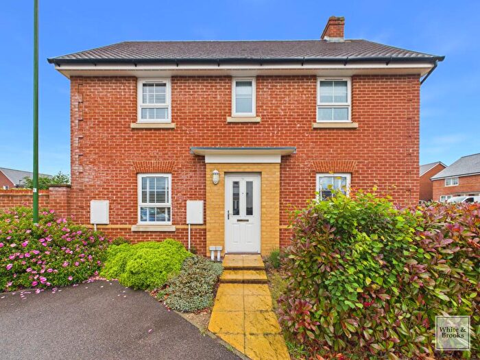 3 Bedroom Detached House For Sale In Hawthorn Way, Westhampnett, PO18