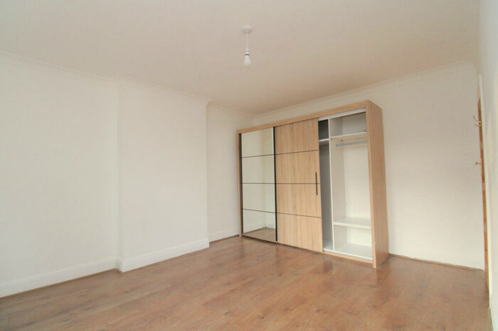 3 Bedroom Flat To Rent In South Eden Park Road, Beckenham, Kent, BR3