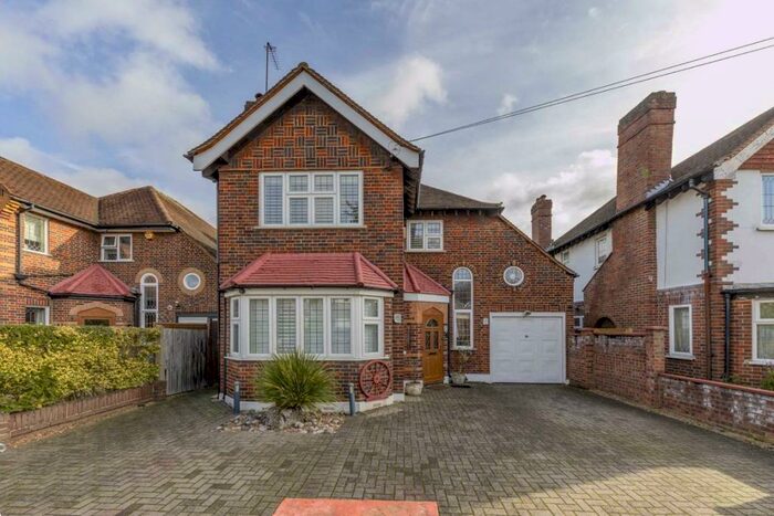 4 Bedroom Detached House To Rent In High Drive, New Malden, KT3