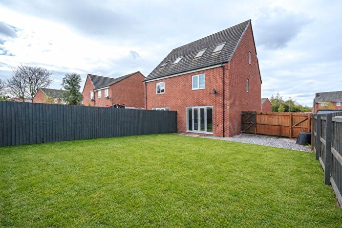3 Bedroom Semi-Detached House For Sale In Assembly Avenue, Leyland, PR25