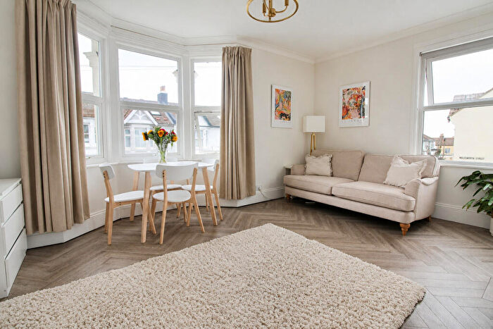 2 Bedroom Apartment For Sale In Rutland Road, Hove, BN3