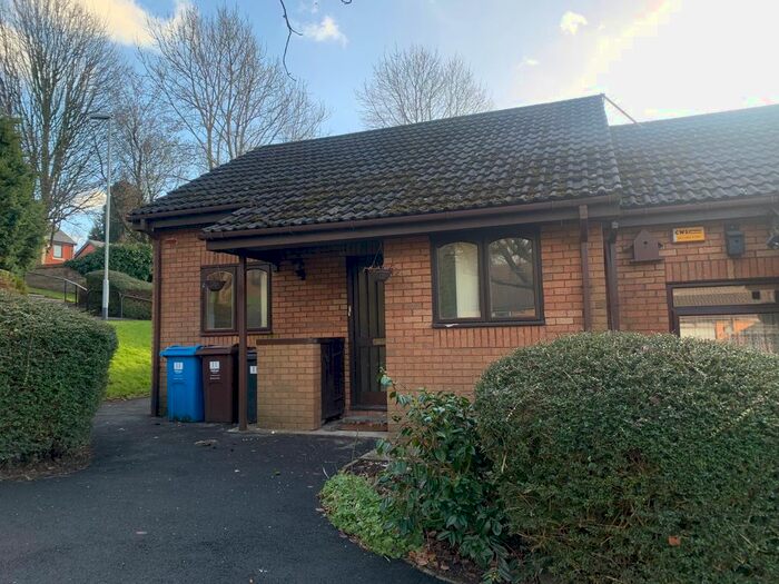 2 Bedroom Bungalow To Rent In Woodfield Close, Oldham, OL8
