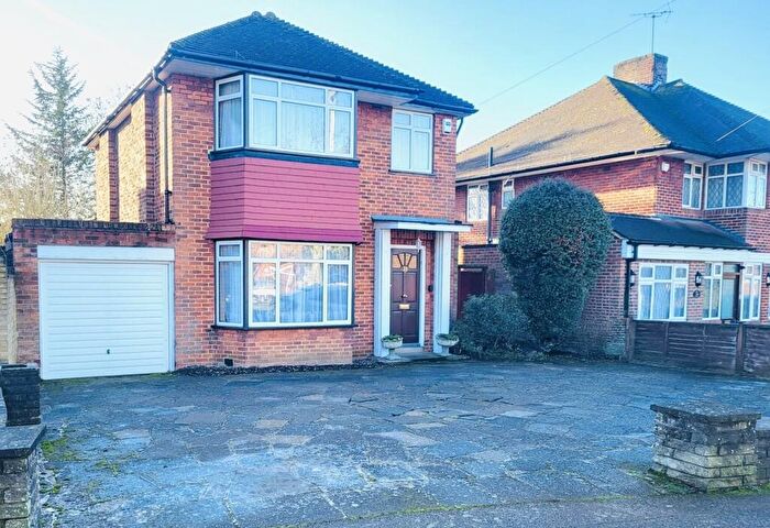 3 Bedroom Detached House For Sale In Wolmer Gardens, Edgware, HA8
