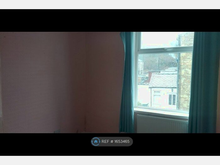 4 Bedroom Terraced House To Rent In Burnley Road, Rossendale, BB4