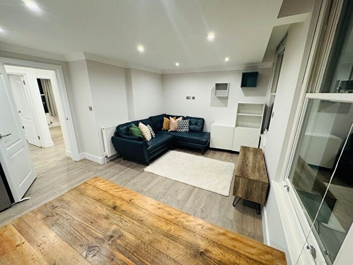 3 Bedroom Flat To Rent In Wavertree Road, London, SW2