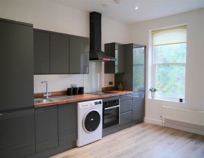 2 Bedroom Apartment To Rent In Park Terrace, Liverpool, Merseyside, L22