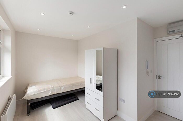 Studio To Rent In Ellingham Road, Chessington, KT9