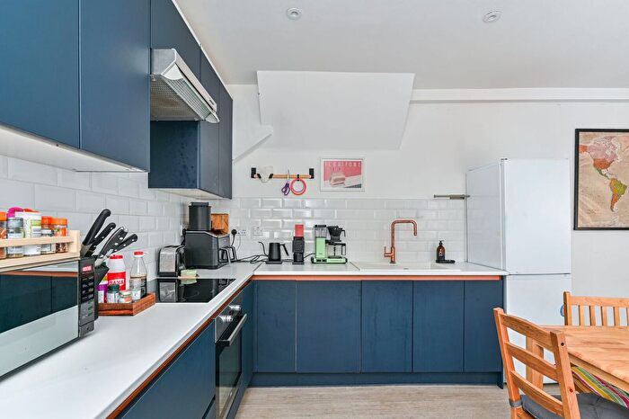 2 Bedroom Maisonette For Sale In Mellison Road, Tooting, London, SW17
